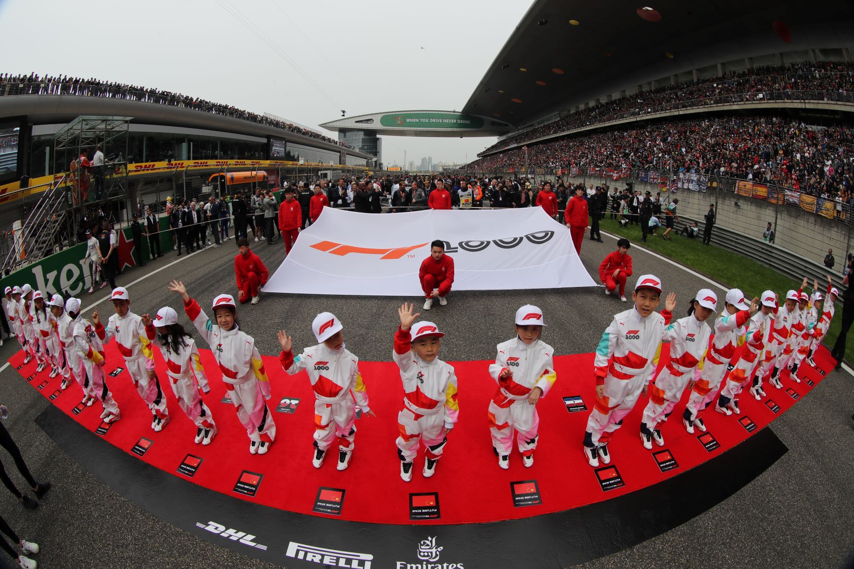 包含F1赛车赛事中国乒战胜对手成功转会的词条